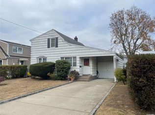12 Lowell Pl, Hicksville, NY 11801