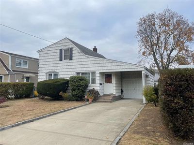 12 Lowell Place, Hicksville, NY, 11801