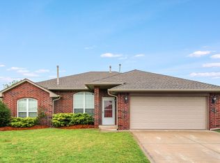 2111 Scissortail Landing Dr, Edmond, OK 73012