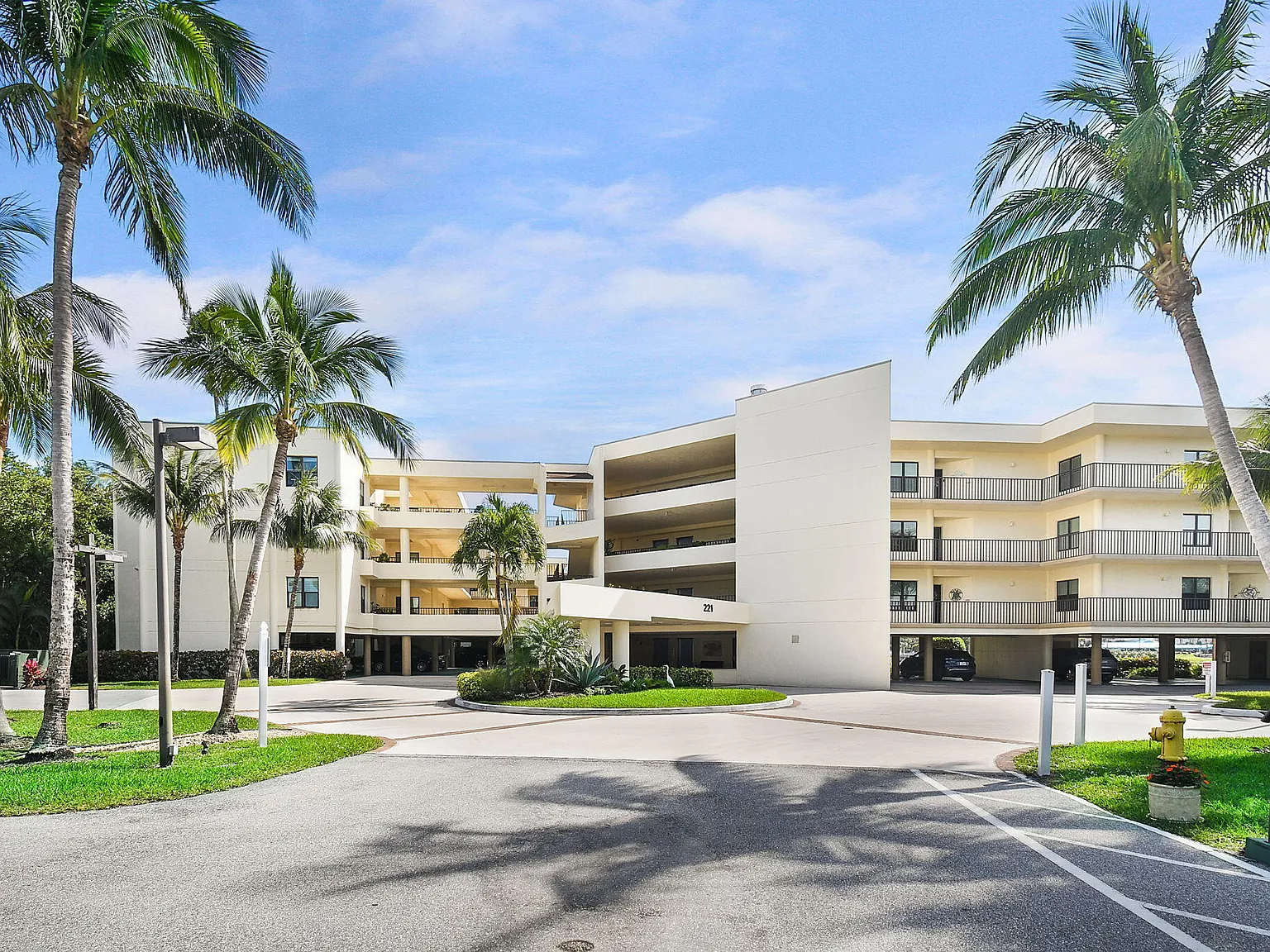2 bed, 2.0 bath, 1148 sqft, $2,500 — Photo 2