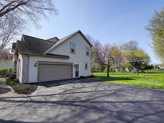 4th image of 4 Splendor Wood Dr