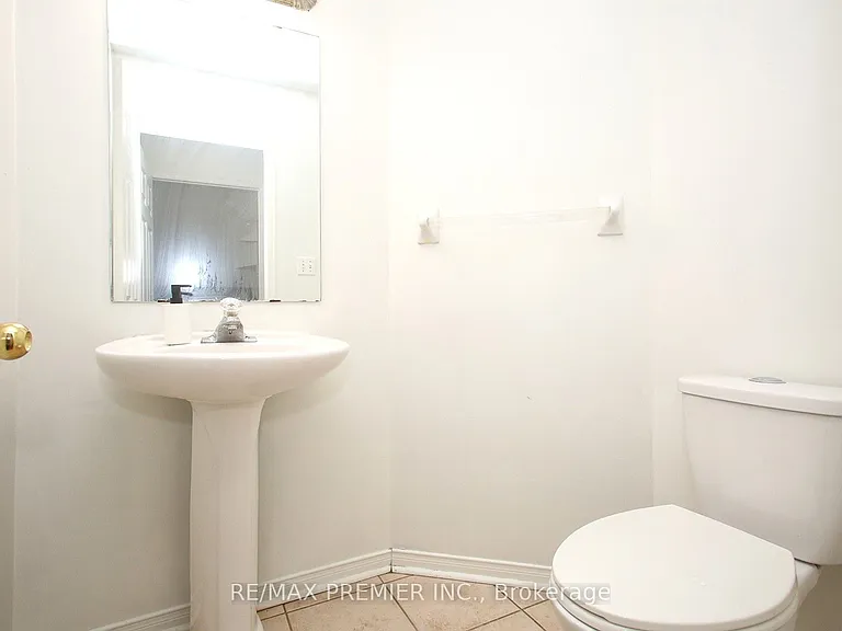 205 Equator Cres — Photo 12