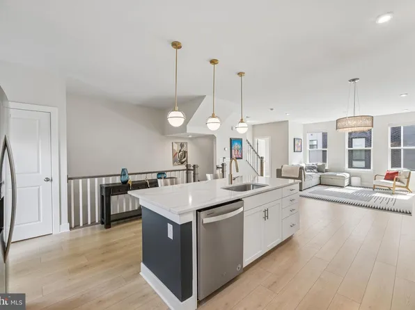 1017 S Taylor Ct, Arlington, VA 22204