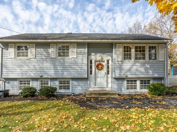 10 Carriage Dr, Chelmsford, MA 01824