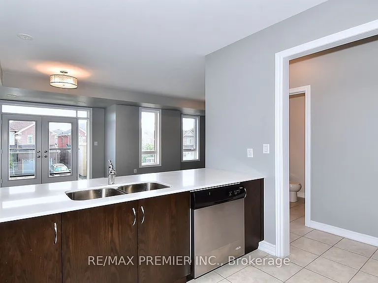 105 Kayla Cres #10 — Photo 8