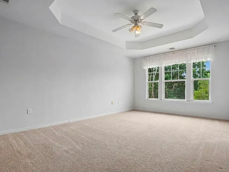 100 Pine St #5 — Photo 14