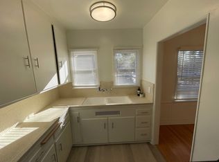 228-230 S. Oakland Avenue, Pasadena, CA 91101