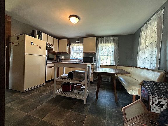 2nd image of 355 McConnell Ave
