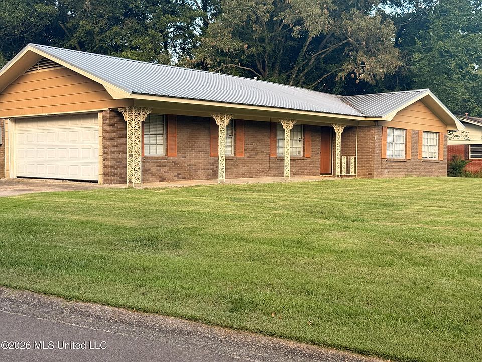 2nd image of 550 Mary Ann Dr