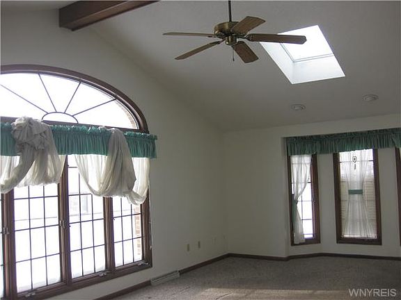 3rd image of 6 Karen Dr