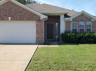 2555 Varsity Dr, Grand Prairie, TX 75051