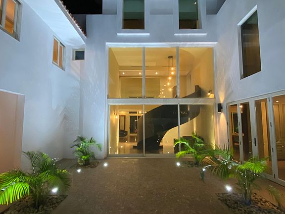 Interior-exterior blend