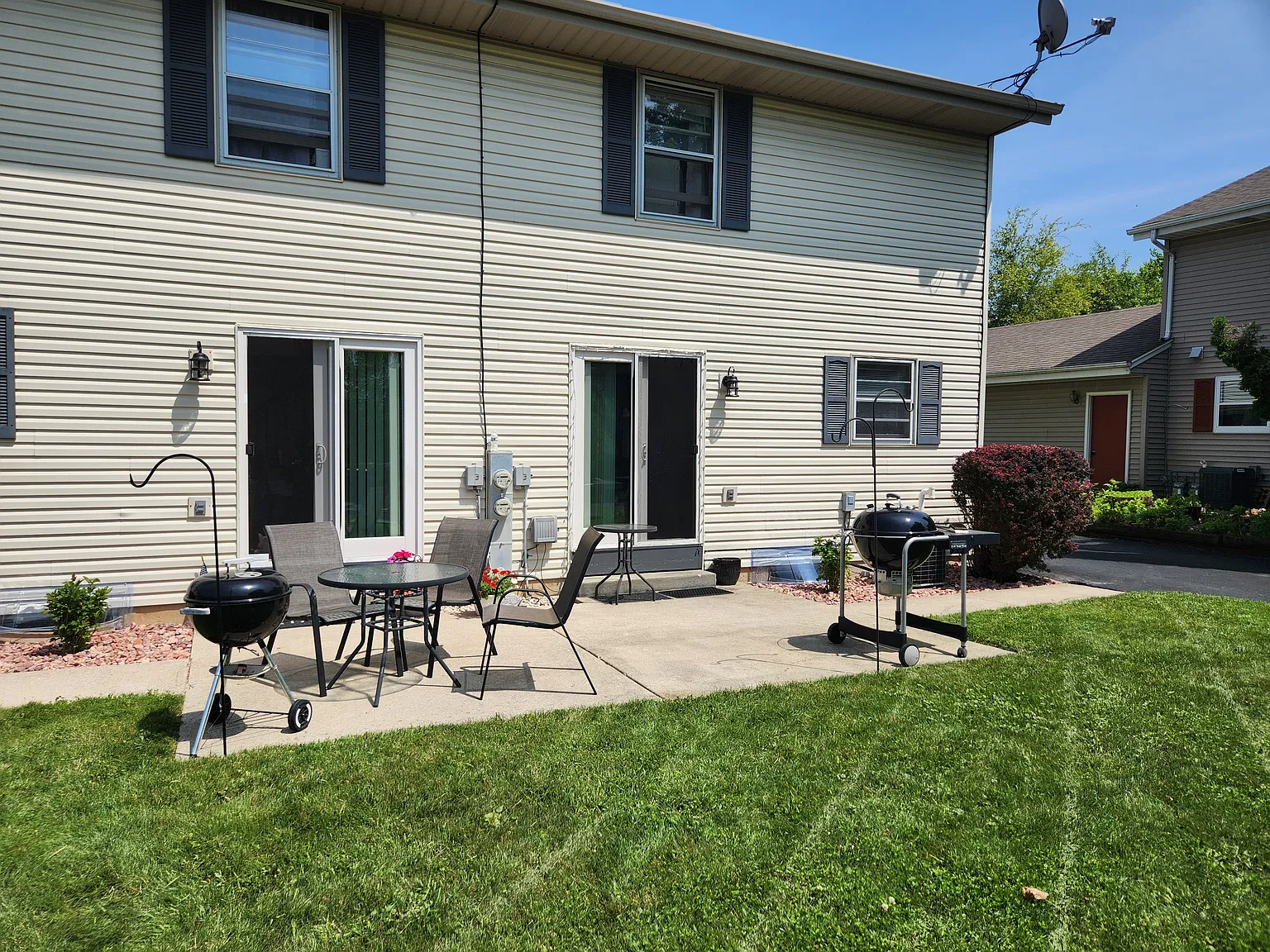 3 bed, 1.5 bath, 1800 sqft, $2,100 — Photo 4