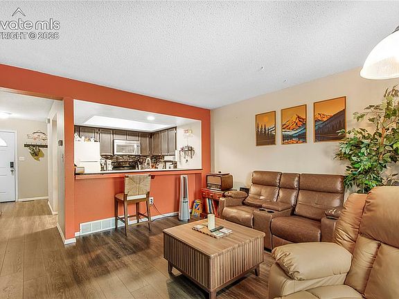 2nd image of 1303 Firefly Cir