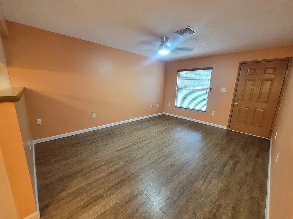 2 bed, 1.5 bath, 825 sqft, $1,100 — Photo 3