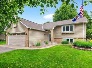 1222 Saddlebrook Ln, Woodbury, MN 55125