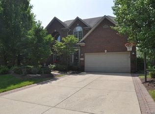 1385 Welland Dr, Rochester, MI 48306