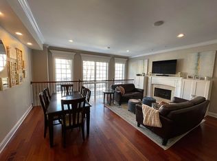 1421 W Roscoe St APT 1E, Chicago, IL 60657