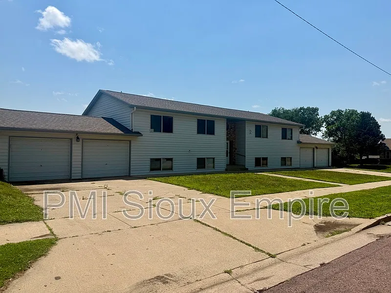 1101 E 9th St #1