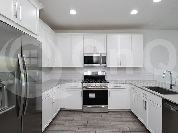 5th image of 8923 W Solano Dr
