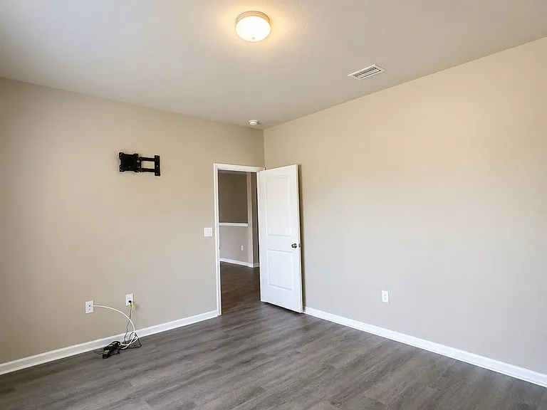 186 Cornelia St — Photo 12