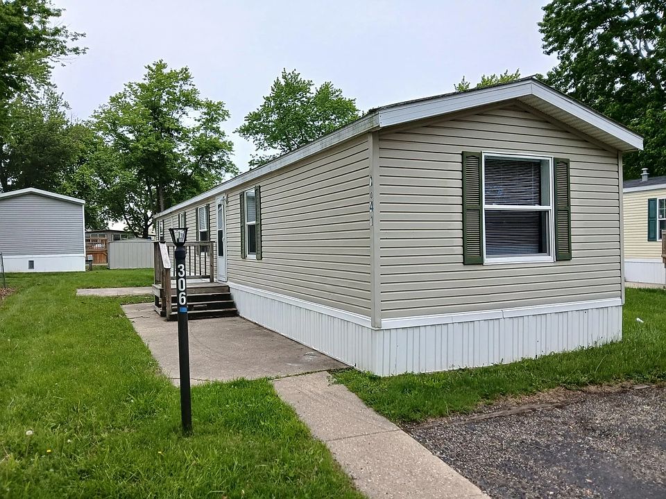 1st image of 306 Carriage Lane Est