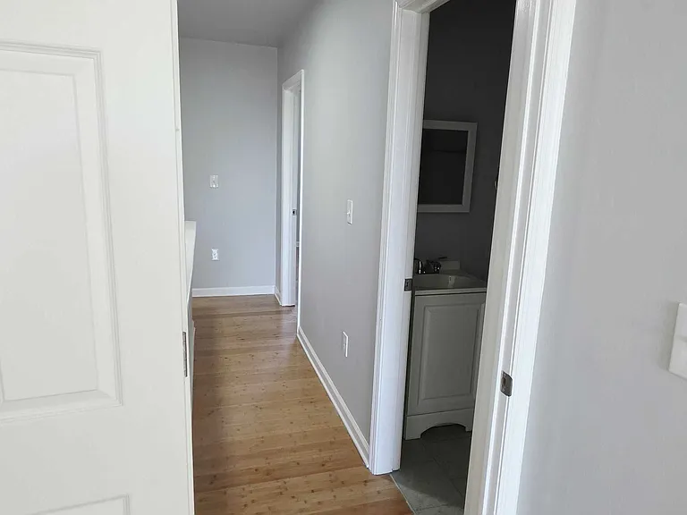 1530 Baker St — Photo 10