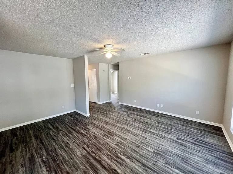 1211 Churing Dr — Photo 5