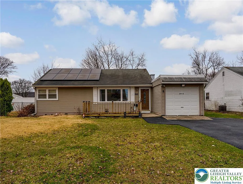 2912 Diamond Ave photo 1