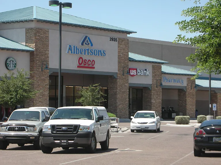 Convenient shopping...grocery, bank, shops, gas station, restaurants at the edge of your neighborhood