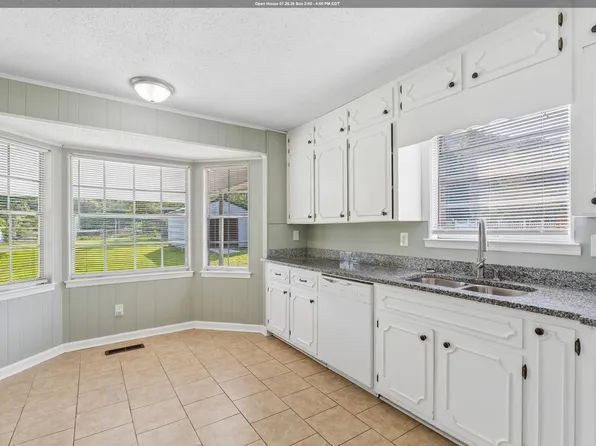7411 Helms Cir, Pinson, AL 35126