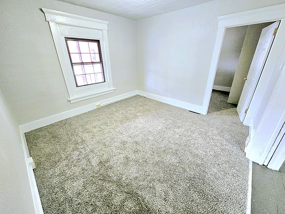 4th image of 2223 Peach St #1