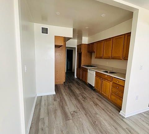 5th image of 854 E Broadway