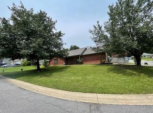 1512 Overview Dr, Benton, AR 72015