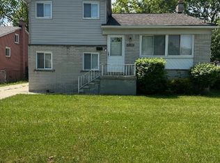 22067 Melrose Ct, Eastpointe, MI