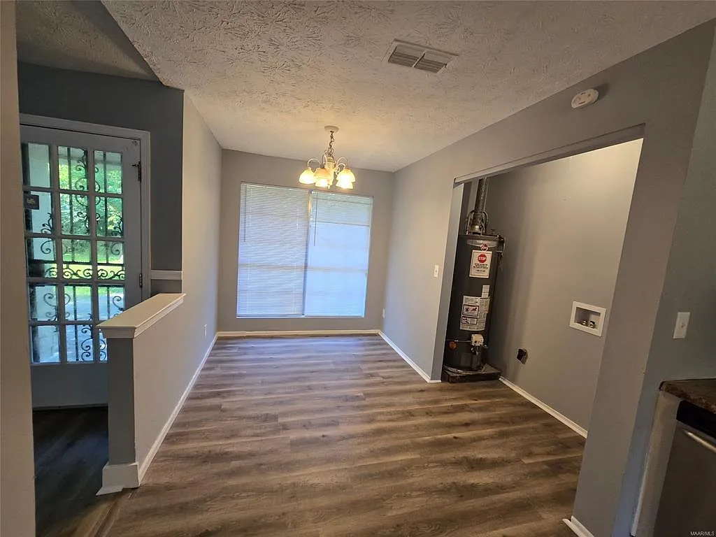 3 bed, 1271 sqft, $1,350 — Photo 3
