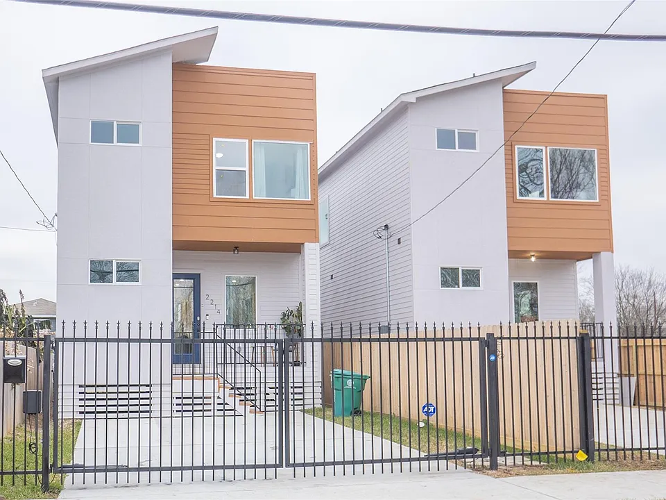 2214 Des Chaumes St