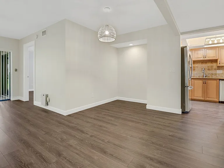 7115 Lakeridge Ct #110 — Photo 6
