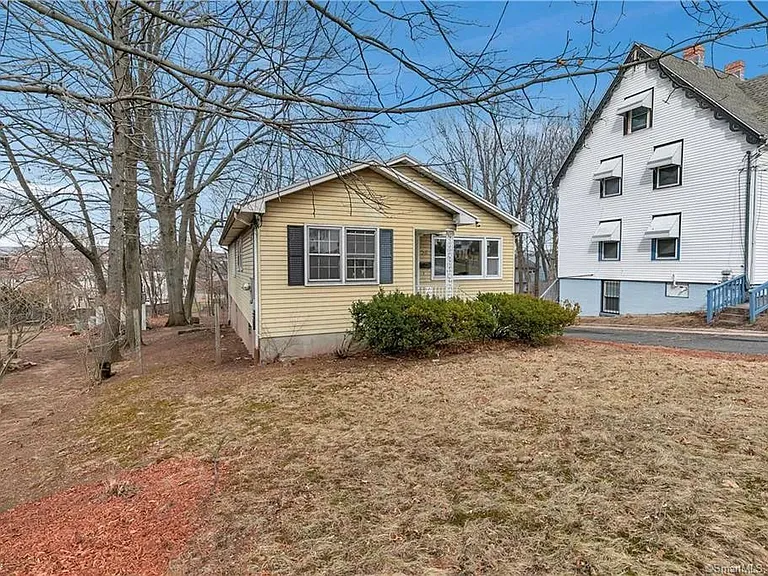 38 Diamond St — Photo 3