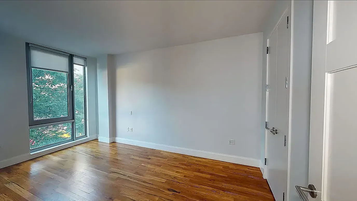 395 Leonard Street — Photo 2