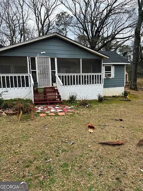 2nd image of 419 Holly Dr SE