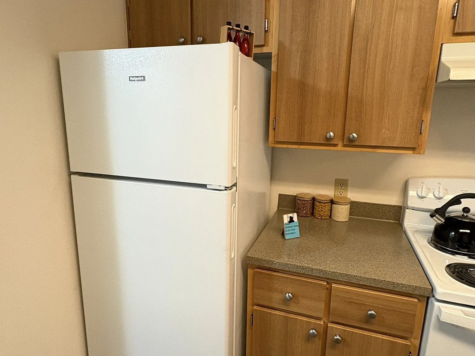Windsor Manor Apartments — Photo 3