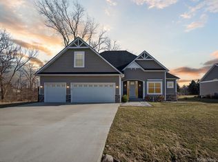 1475 Log Cabin Point, Fenton, MI 48430