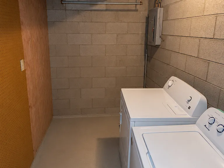 118 Yale Dr — Photo 8
