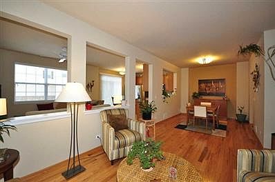 3rd image of 34W650 Roosevelt Ave