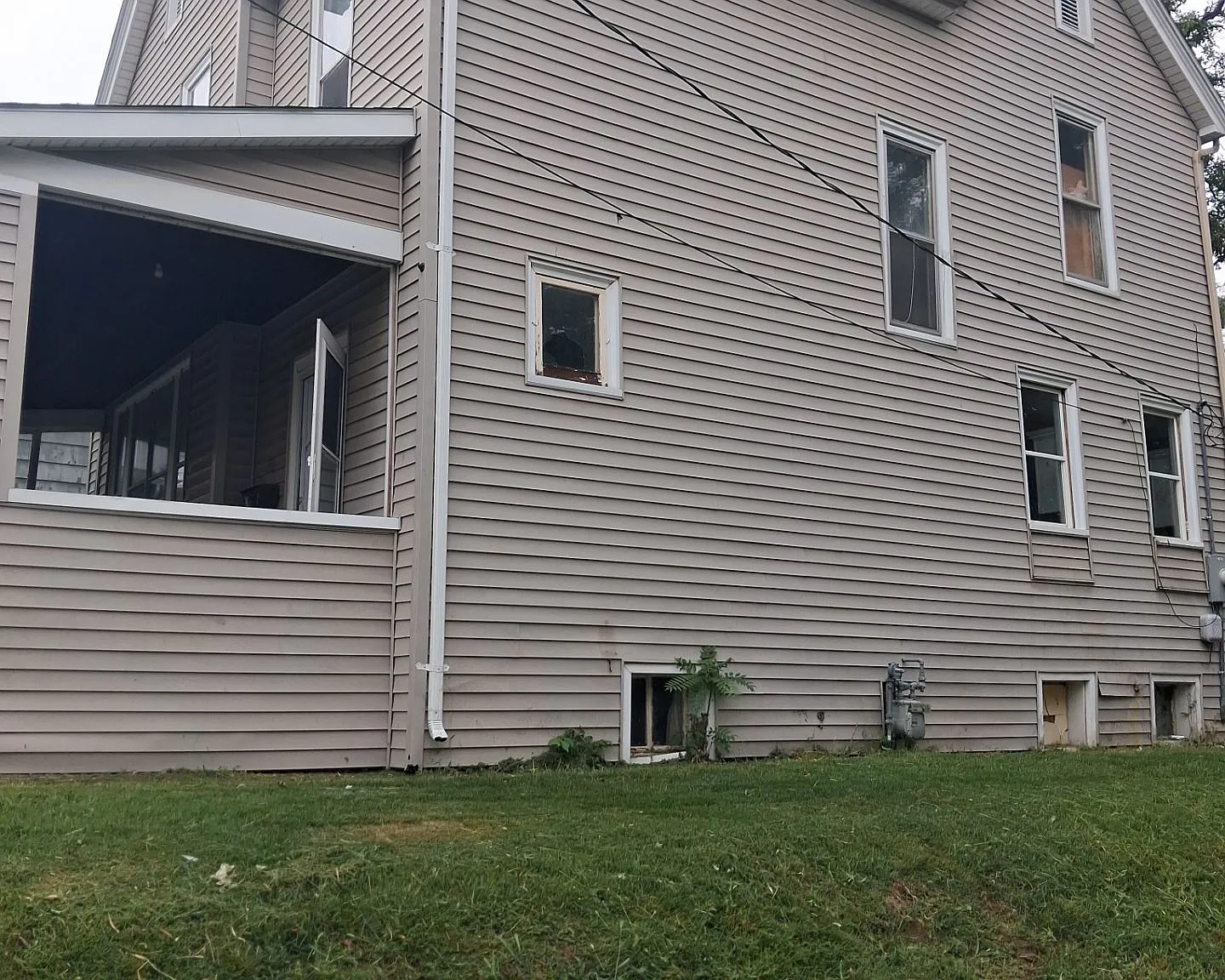 3 bed, 1400 sqft, $795 — Photo 2