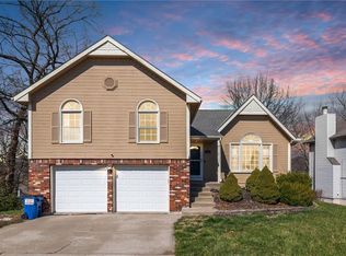 402 NW 73rd St, Kansas City, MO 64118