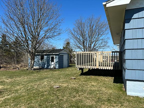 4th image of 240 Pleasant St