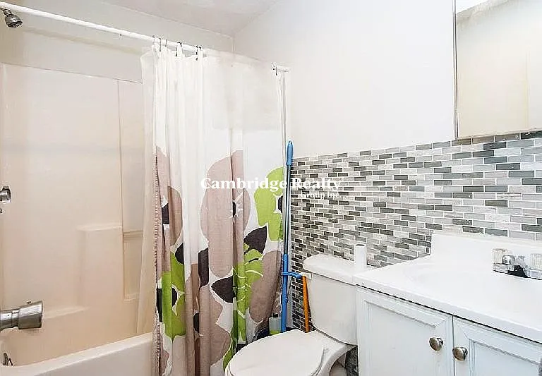1105 Cambridge St #1T — Photo 5