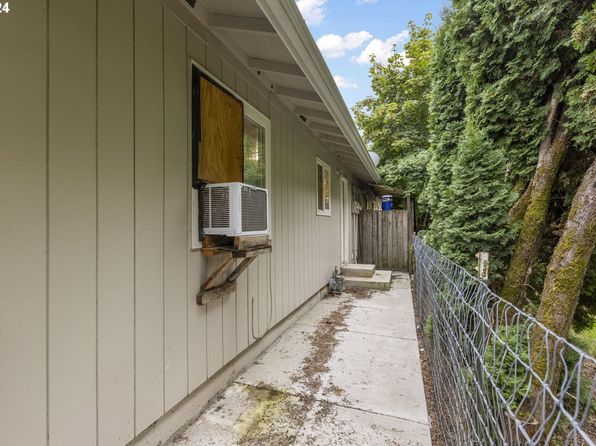 504 E 9th St #14, Newberg, OR 97132